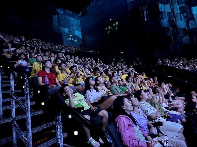 亲情中华夏令营走进武汉汉秀剧场 感受汉秀剧场版《水秀》艺术魅力